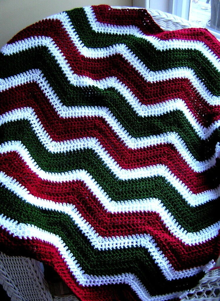 CROCHET Chevron Ripple Manta Bebé Chal Envolvente Afgano Hecho a Mano NAVIDAD 32"x36" Foto 1 de 1