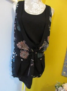 GIANNI VERSACE BLACK & FLORAL TOP SIZE 40. UK 8, 100% SILK, CHANNELLED BELT - Picture 1 of 15