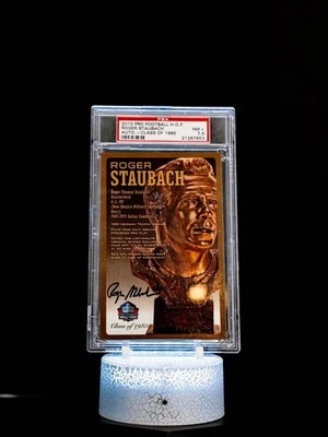Roger Staubach 2010 Pro Football Hall Of Fame Autograph Class of 1985 / PSA 7.5 - Image 1 of 4