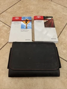 2022 Toyota Camry Owners Manual set & Camry/ Hybrid Navigation book & Case - Bild 1 von 6