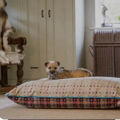 Pillow pet bed Beige,  100% British wool cover - Image 1 of 2