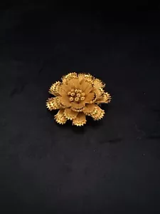 Spilla spilla vintage testurizzata oro spazzolato a forma di fiore non firmata - Foto 1 di 9