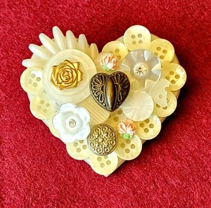 Vintage Signed Hallmark Flower Heart Buttons Brooch Pin Button White - Picture 1 of 4