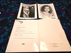 KELLY WILLIS - ORIGINAL PRESS KIT W/PUBLICITY PHOTOS - 1990 - Picture 1 of 2