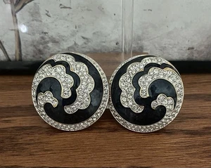 Pendientes de clip redondos vintage Swarovski esmalte verde estrás onda remolino - Imagen 1 de 6