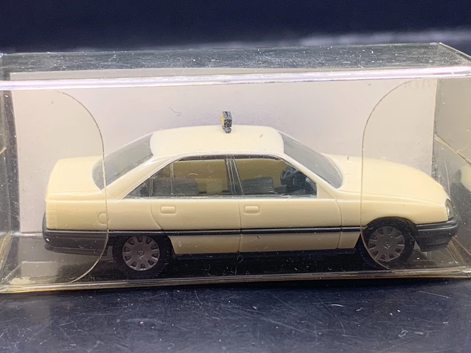 Herpa modellismo auto 1:87 H0 IMBALLO ORIGINALE Opel Omega Taxi 4009 - Immagine 1 di 1