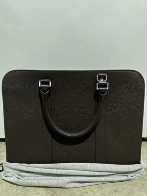 Carl Friedrik Palissy - Cuero chocolate granulado  Foto 1 de 4