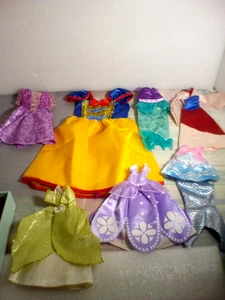 Lotto 7 vestiti bambola principessa Disney bambino 12'' Barbie usati in ottime condizioni! - Foto 1 di 7