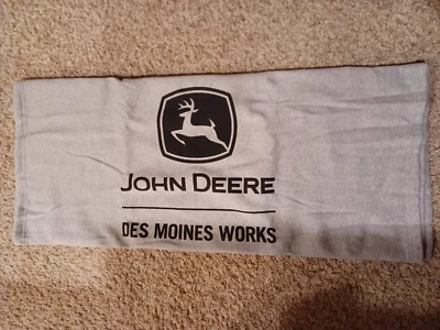 Cobertor John Deere Des Moines Works cinza 54 x 40 autêntico - Imagem 1 de 3