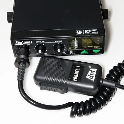 DNT Formel 1 Funkgerät 40 CH FM 4 Watt Montagehalterung kompakt top Zustand - Bild 1 von 4