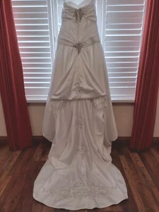 IVORY SATIN STRAPLESS BEADED DETAIL WEDDING DRESS WITH LONG TRAIN SIZE 14-16 - Picture 1 of 13