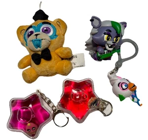 Menge 5 Five Nights at Freddy s-Mystery Mini, 4 Plüsch, Bkpk Aufhänger, Schlüsselanhängerț - Bild 1 von 7