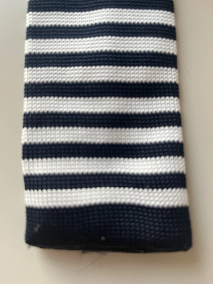 CALCETÍN D BERITE Estilo Moda Rayas Azules y Blancas Tejido Extremo Cuadrado Corbata Hecho a Mano Foto 1 de 4