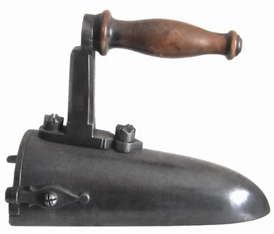 rare ancien  fer à repasser à lingot (langue de bœuf) - Photo 1/4