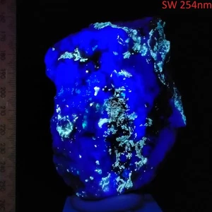 Willemite & Fluorite fluorescent short & long wave Red Cloud Arizona 0.37kg - Picture 1 of 15