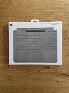 Microsoft Surface Pro Keyboard (11th Edition) with Slim Pen 2 (Platinum) New - Picture 1 of 4