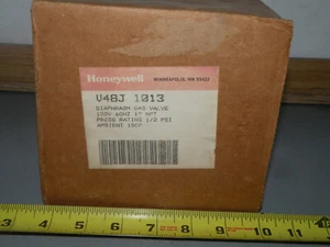 Honeywell V48J 1013 Diaphragm Gas Valve 1/2psi 1"npt 120VAC - Picture 1 of 6