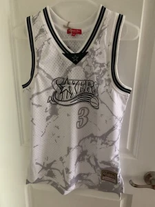 Neu Mitchell & Ness 2000 Allen Iverson Marble Damen-Trikot 76ers Größe Medium - Bild 1 von 2