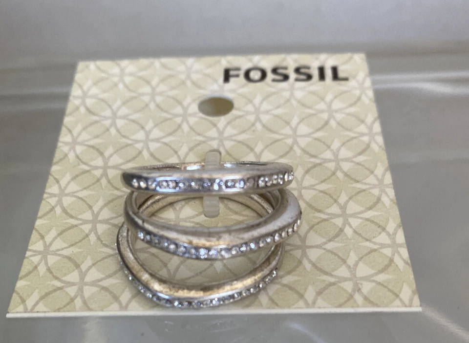 Anillo apilable tono plata fósil cristal transparente talla 8 Foto 1 de 4