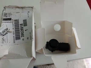 Genuine PSA Vauxhall Crossland X 2017-ON Front Outer Parking Sensor 39028918 - Picture 1 of 5