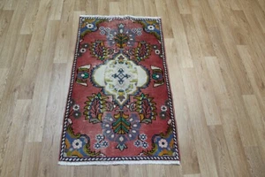 ANTIQUE NORTH WEST PERSIAN RUG WITH A PLEASING FLORAL DESIGN 115 x 67 CM - Picture 1 of 9