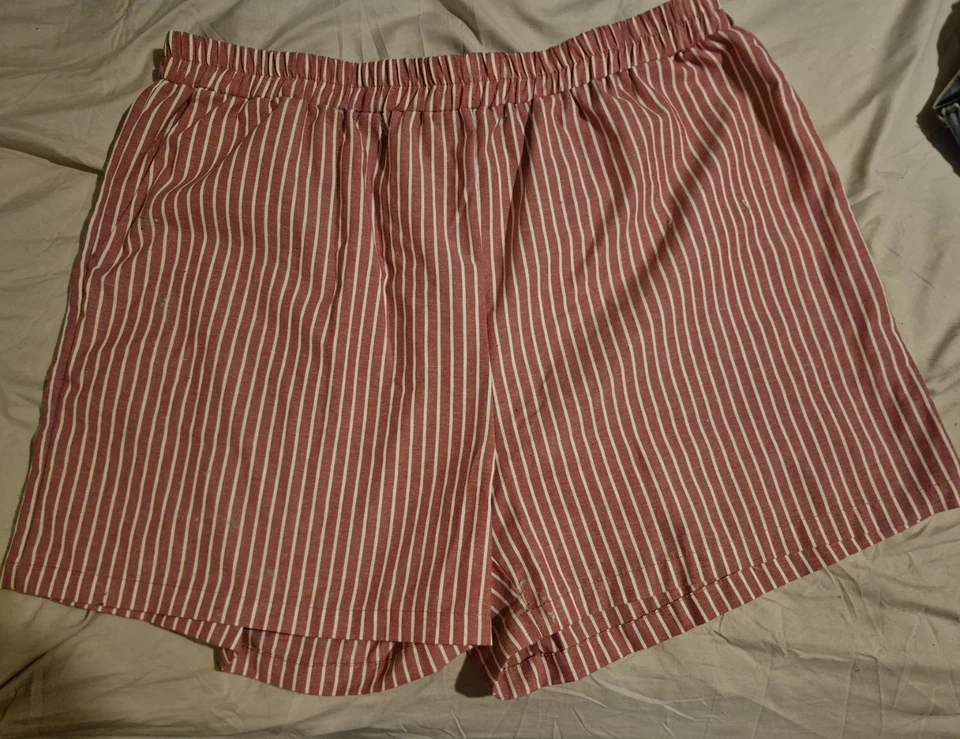 Pantalones cortos a rayas rojas y blancas 3XL para mujer Foto 1 de 1
