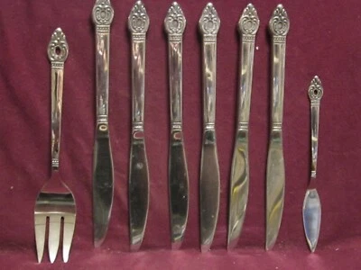 8 peças 1881 Rogers Oneida DANISH COURT AÇO INOXIDÁVEL 6 facas 1 garfo de carne 1 faca de manteiga - Imagem 1 de 3