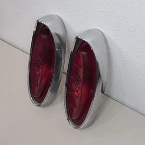 1957-60 International Harvester Travelall OEM Tail Light Assembly LH & RH Pair - Foto 1 di 23