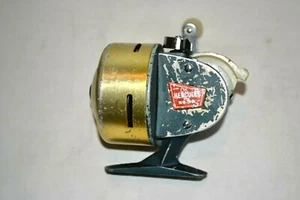 Vintage Hercules 90 Fishing Spincast Reel - Picture 1 of 6