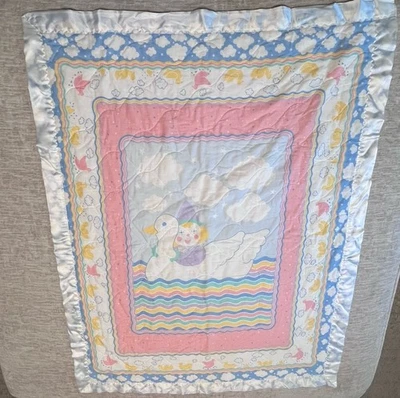 Manta de cuna de bebé vintage EE. UU. Edredón Borde de seda Pastel Ganso y payaso Foto 1 de 4