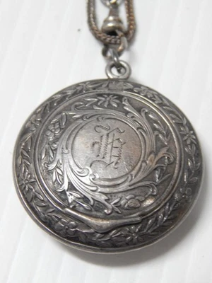 СТАРИННЫЙ ВИКТОРИАНСКИЙ СЕРЕБРО РЕГУЛИРУЕМАЯ ЦЕПОЧКА КОМПАКТНЫЙ / МЕДАЛЬОН ОЖЕРЕЛЬЕ - Изображение 1 из 4