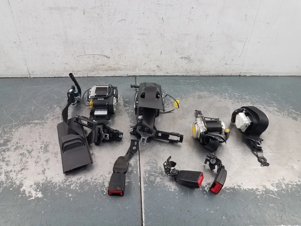 Juego de cinturón de seguridad Mercedes AMG C 63 2020 - bloqueado #2454 A10 Foto 1 de 4