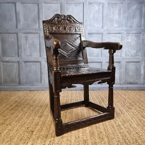 A 17th century wainscot chair. - Picture 1 of 8