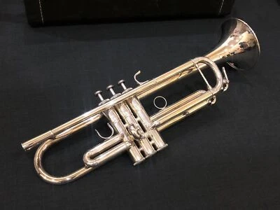 Trompeta YAMAHA YTR-8335S Bb Serie Xeno Usada con Estuche,Boquilla Foto 1 de 4