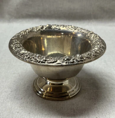 Repousse by S Kirk & Son cuenco profundo con patas de ley sin monograma  Foto 1 de 4