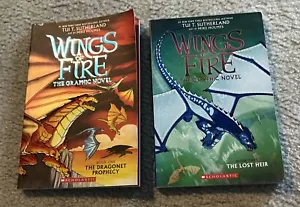 LOT OF 2 WINGS OF FIRE GRAPHIC NOVEL SOFTBACK BOOKS 1 & 2 BY TUI T. SUTHERLAND - Imagen 1 de 6