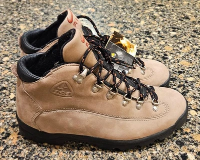 De colección ACG Nike Air Botas de Senderismo Bronceadas Caminar Nieve Verano Ropa Activa Para Mujer’s 7.5 Foto 1 de 4