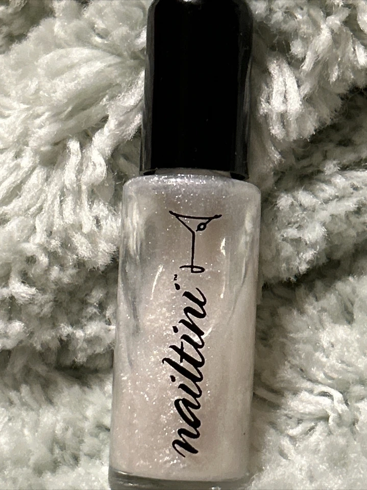 Nuevo esmalte de uñas Nailtini 0,25 fl oz llama azul es un tono perla blanco Foto 1 de 4