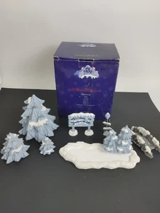 Snow Buddies Snowville Accessories Encore Set completo con caja Árboles Sign Pond - Imagen 1 de 13