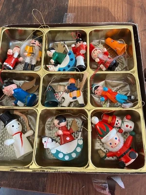 Holzfiguren Weihnachtsbaumanhänger, Christbaum, 14 Stück alt - Bild 1 von 4