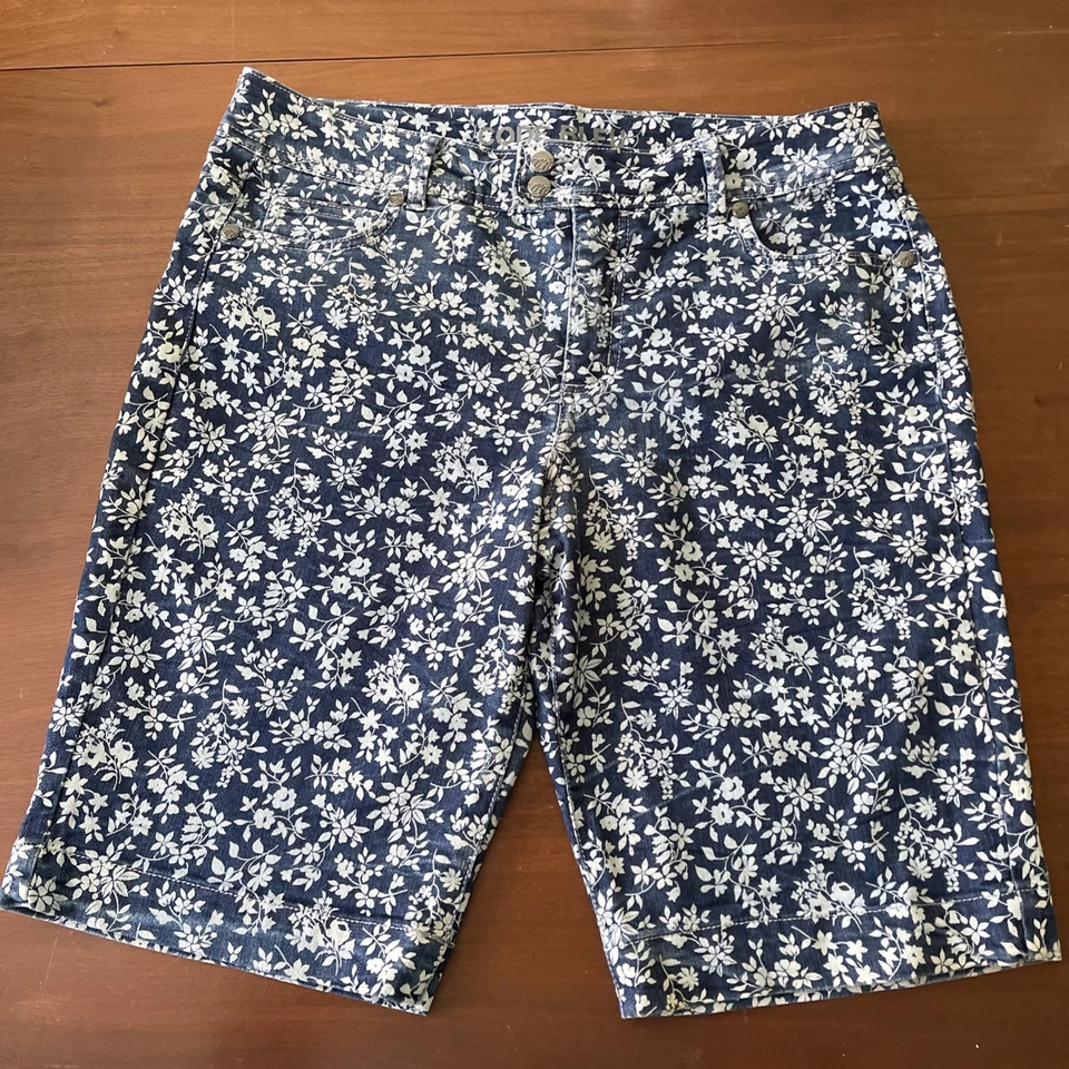 Pantalones cortos de jean florales Code Bleu Bermuda para mujer talla 10 Foto 1 de 4
