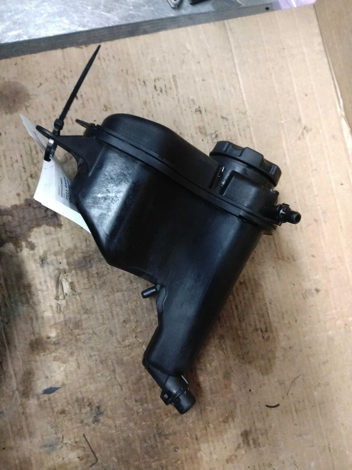2011 BMW 328I Engine Coolant Reservoir Blue OEM 17137567462 128K Miles Foto 1 de 4