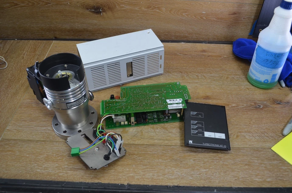 Controlador Turbo Bomba Leybold NT-10, + TURBO VAC 50 PIEZAS REPARACIÓN NO PROBADO Foto 1 de 4