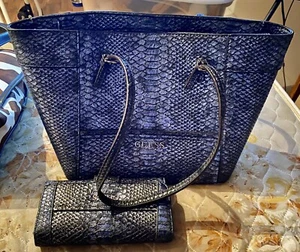 Guess Handbag Black Leather Purse - Faux Alligator Style Bag - Picture 1 of 1