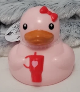 Target Rubber Duck Holding a Stanley Tumbler Bullseye Playground San Valentín - Imagen 1 de 3
