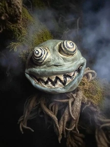 Monster Ball handgefertigte geformte Tonfigur 3" blau grün Halloween gruselig Dekor - Bild 1 von 8