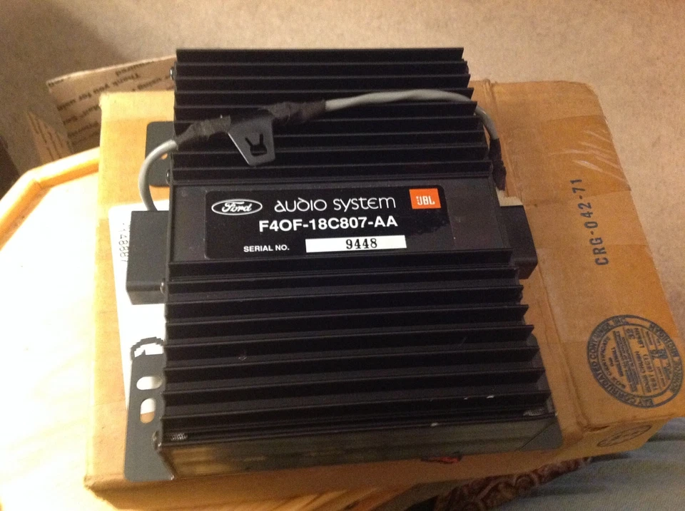 AMPLIFICADOR DE RADIO NUEVO OEM 1994 1995 1996 LINCOLN CONTINENTIAL JBL  Foto 1 de 4