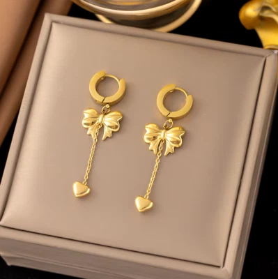 Elegantes gargantilla y pendientes colgantes de borla de corazón con moño de acero inoxidable Foto 1 de 4