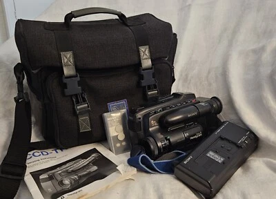 Sony Handycam CCD-TR6 8mm Analog Camcorder w/ Battery, Charger & Bag Not Tested  - Image 1 of 4