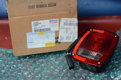 Luces traseras de chasis comercial para camioneta Dodge Ram 2001-2025 diestro Mopar 55055270 Foto 1 de 4